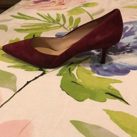 Beautiful deep red suede mini heels - Picture 3 of 4